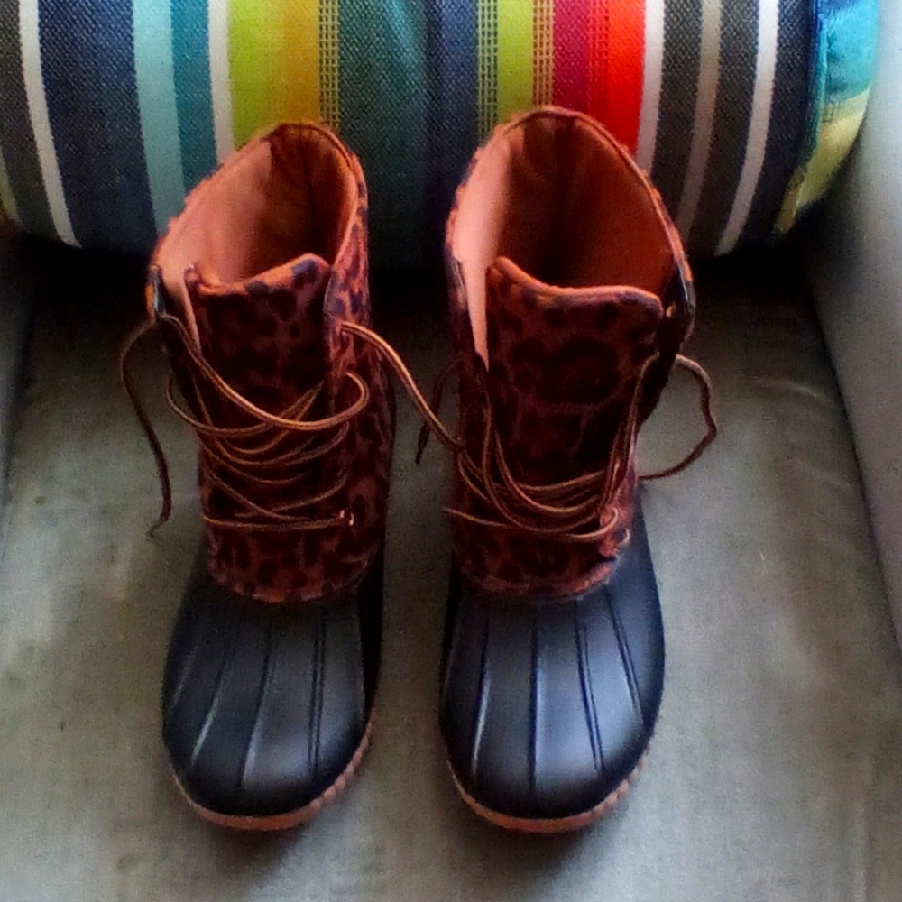 Snow boots